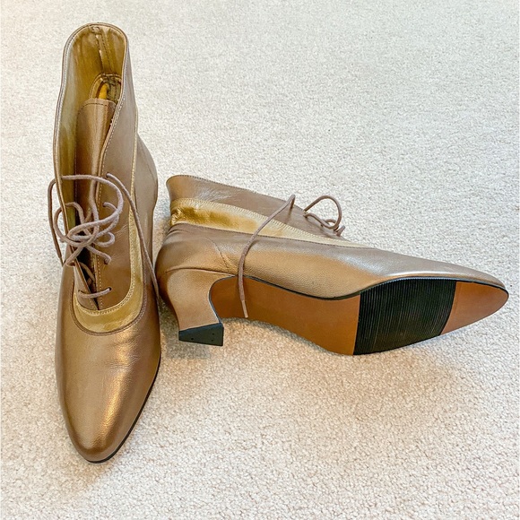 LIKE NEW California Magdesians Vintage Gold Leather Ankle Boots - Size 9.5 - Picture 2 of 12